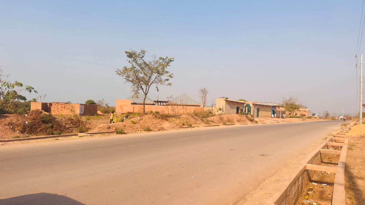 Entrée du site depuis la Nationale N°39.